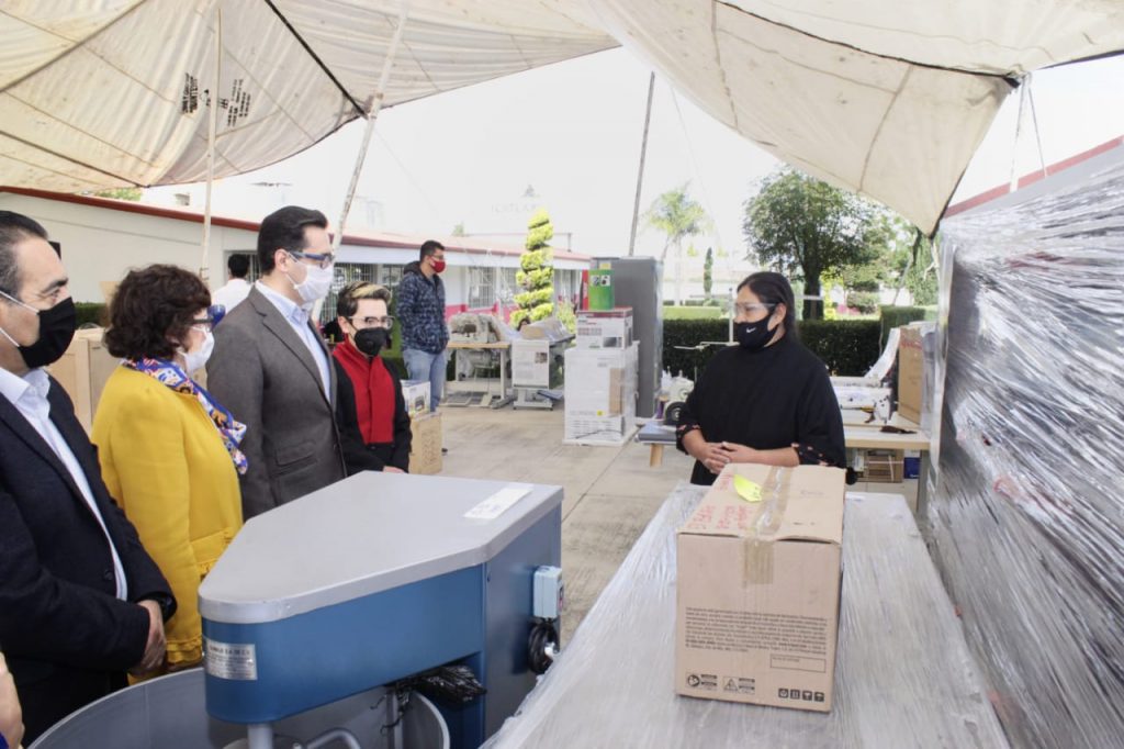 Entrega SEPUEDE-SNE herramientas para el autoempleo en favor de 42 beneficiarios