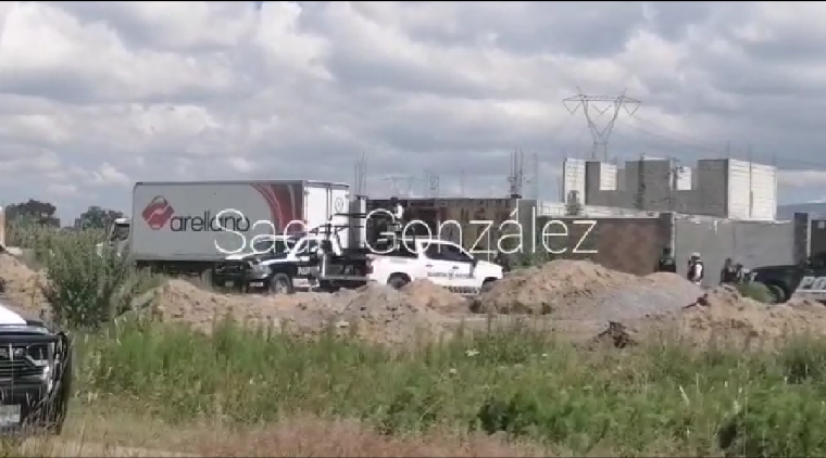 Se desata persecución y recuperan camión con carga en Santa Cruz Xonacatepec
