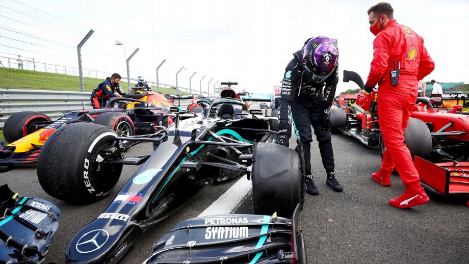 Lewis Hamilton gana, con un neumático pinchado, por séptima vez en Silverstone