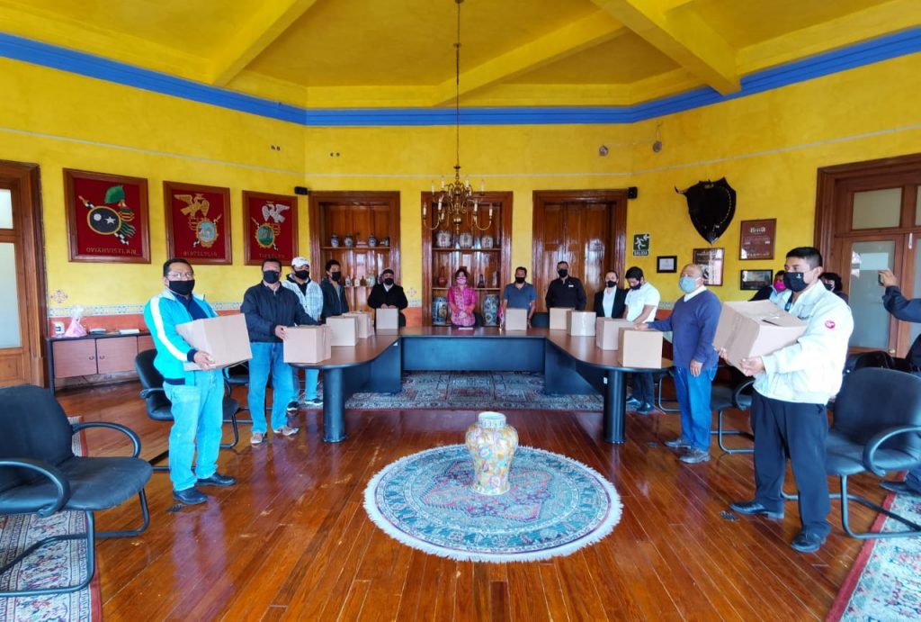 Secture entrega 500 despensas donadas por fundación Banorte a prestadores de servicios turísticos.