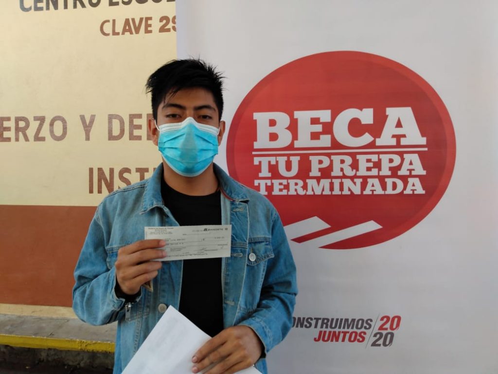 Más de 500 becas “Tu Prepa Terminada” se entregaron en Chiautempan