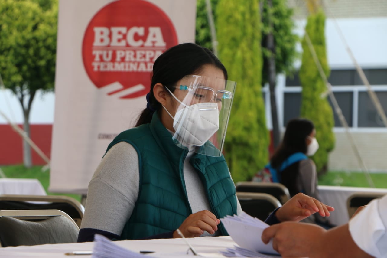 260 jóvenes tlaxcaltecas reciben la beca “Tu Prepa Terminada” en Zacatelco