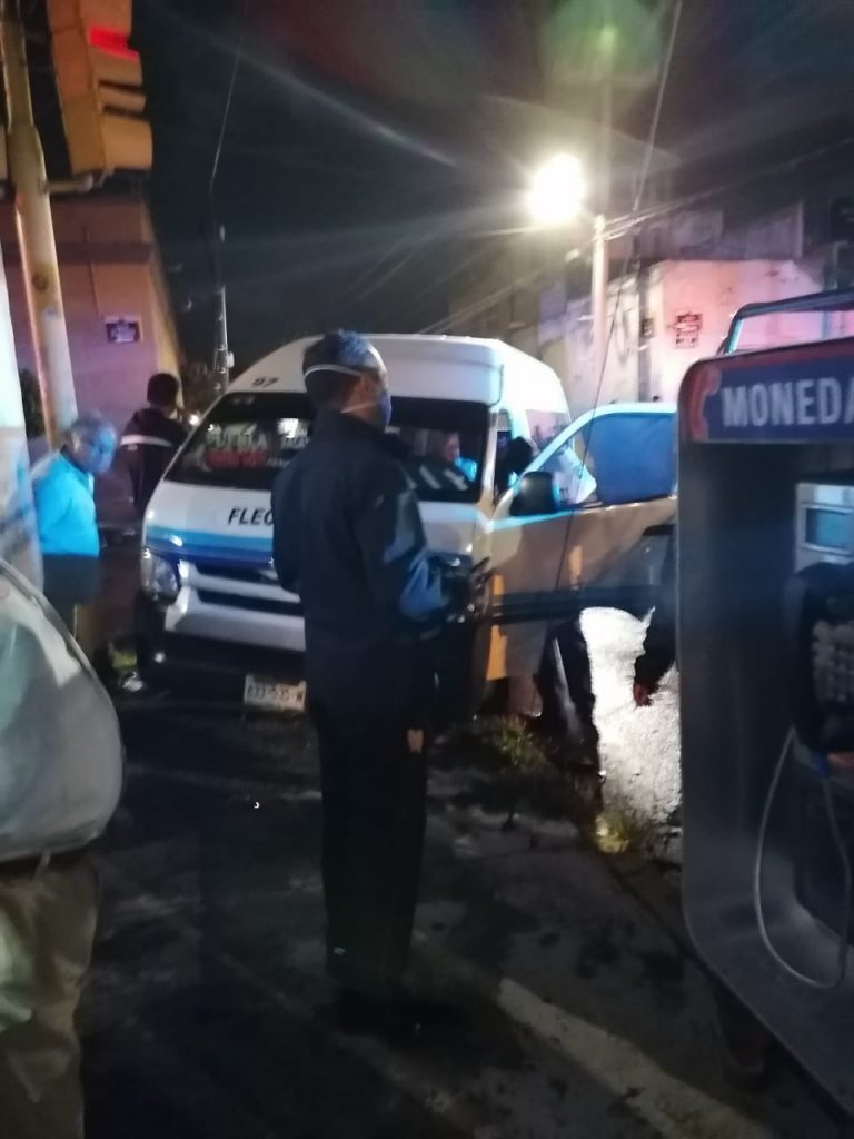 Patrulla choca contra unidad de la ruta Flecha Azul