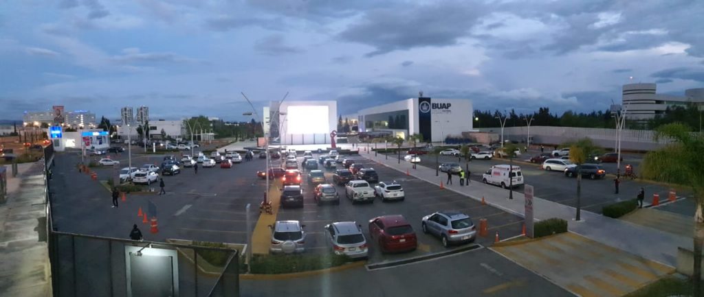 Inició con éxito y gran afluencia el autocine en el CCU-BUAP