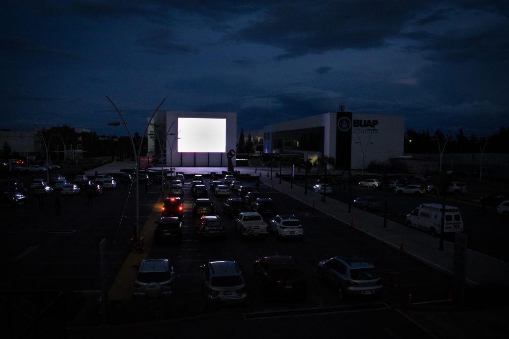 Comienza a operar con éxito el Autocine del CCU