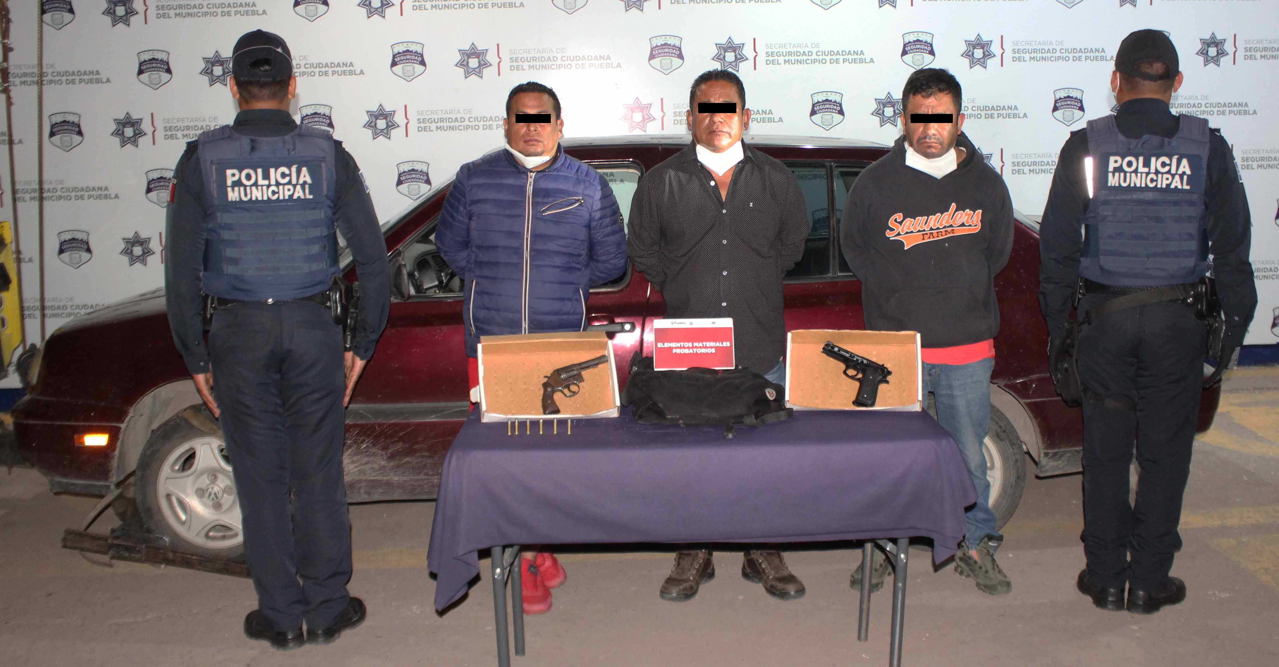 Oportunamente, detuvo Policía Municipal de Puebla a tres hombres en posesión ilegal de un arma de fuego