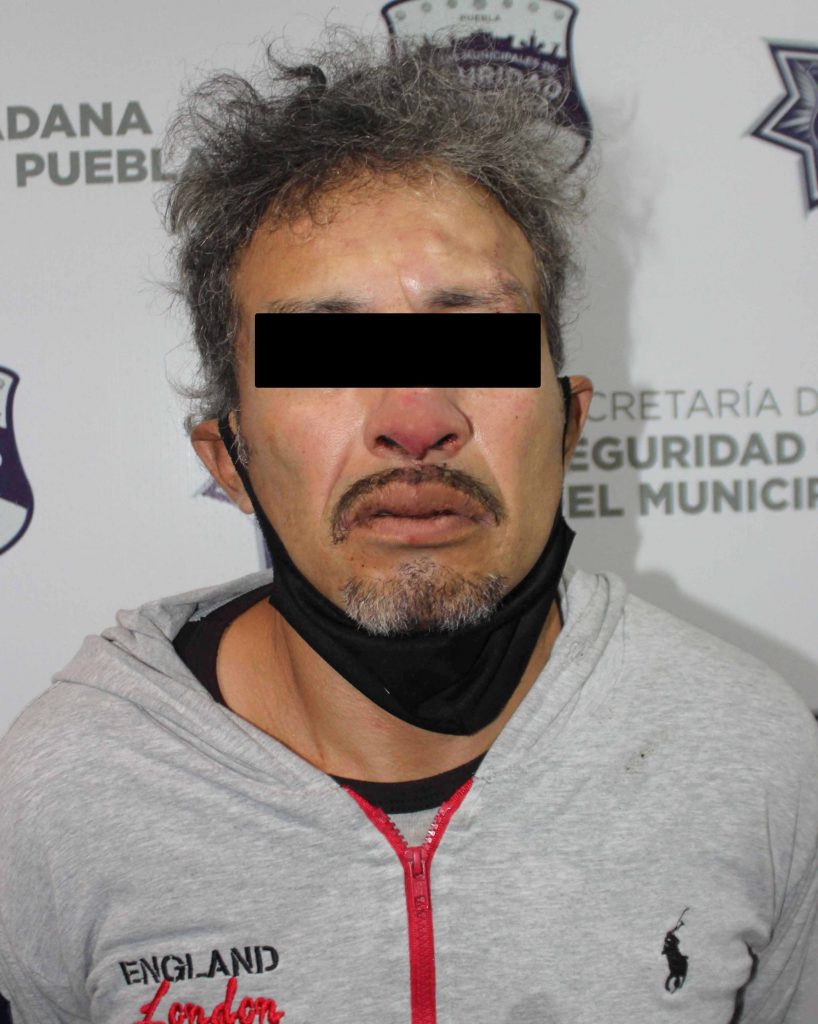  Detuvo Policía Municipal de Puebla a dos hombres por robo a tienda Oxxo.