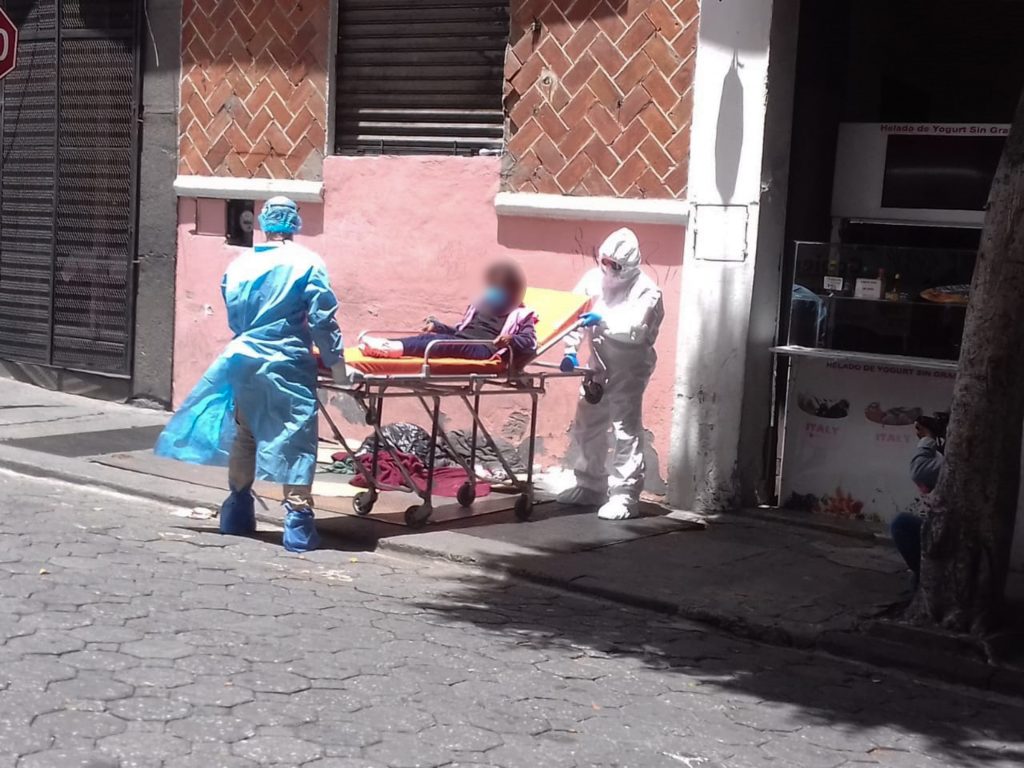 Sedif atiende a persona en situación de calle que tenía problemas de salud