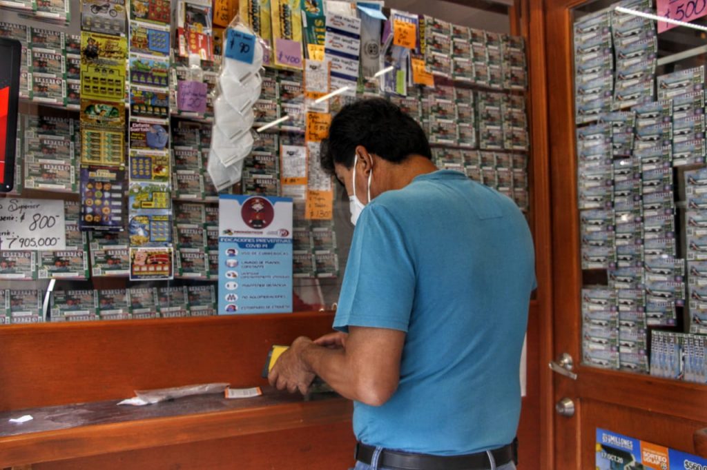 Poblanos no se quedan atrás y compran cachito para rifa de avión presidencial 