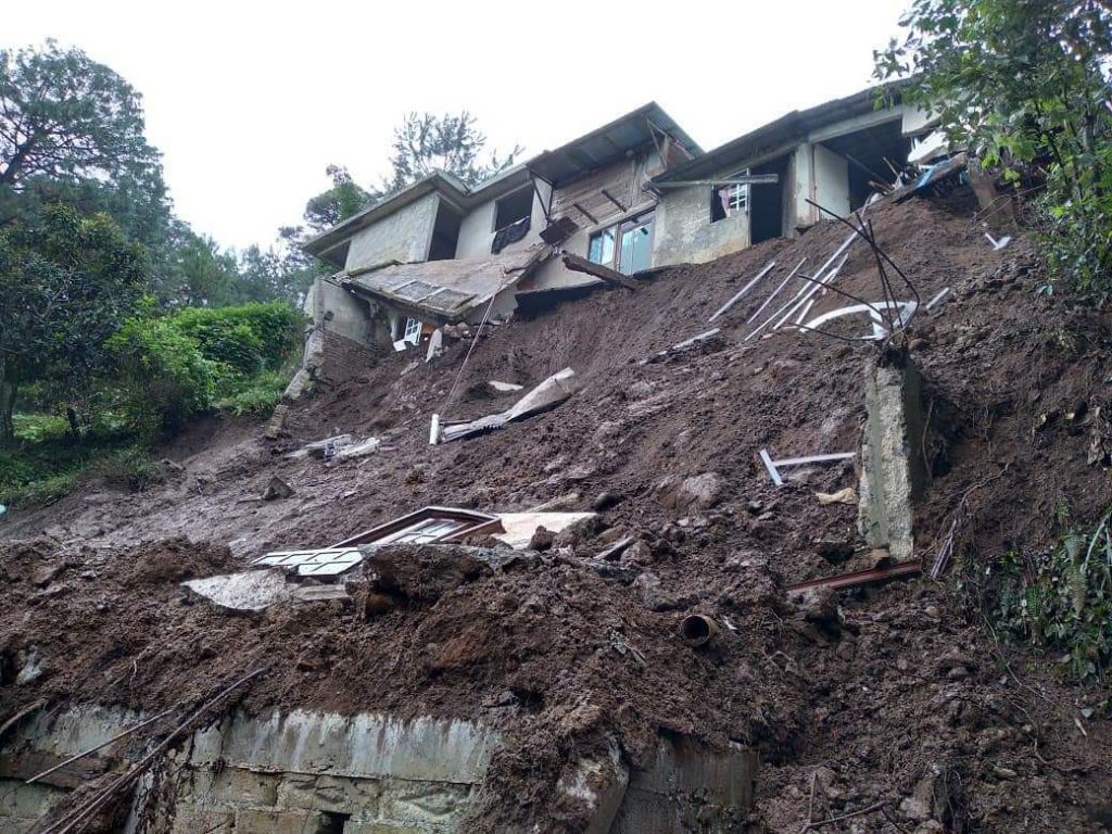 Deslave en la colonia Guadalupe, en Huauchinango