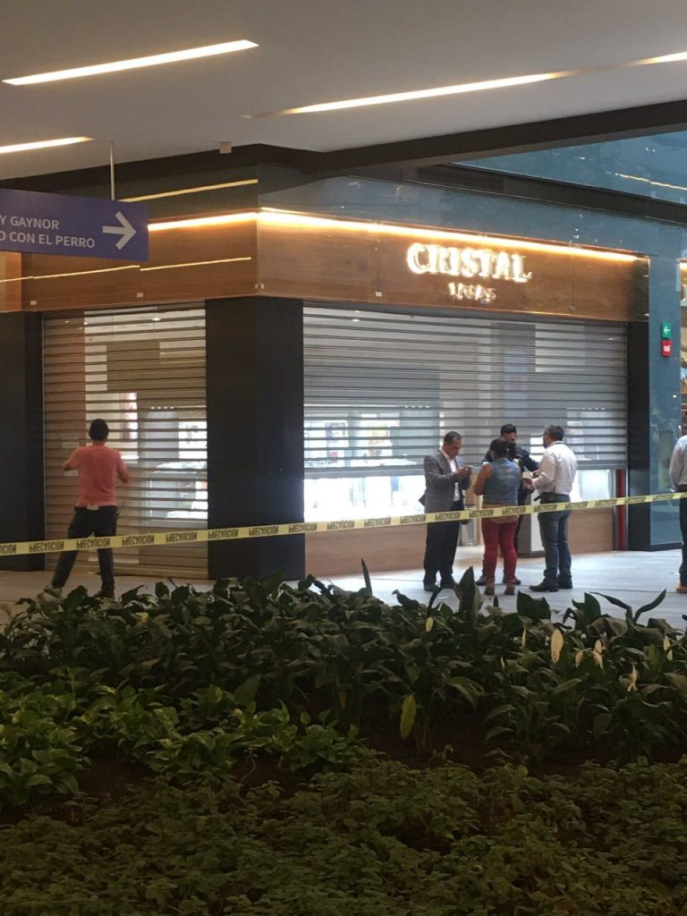 Asaltan joyería en pleno Parque Puebla
