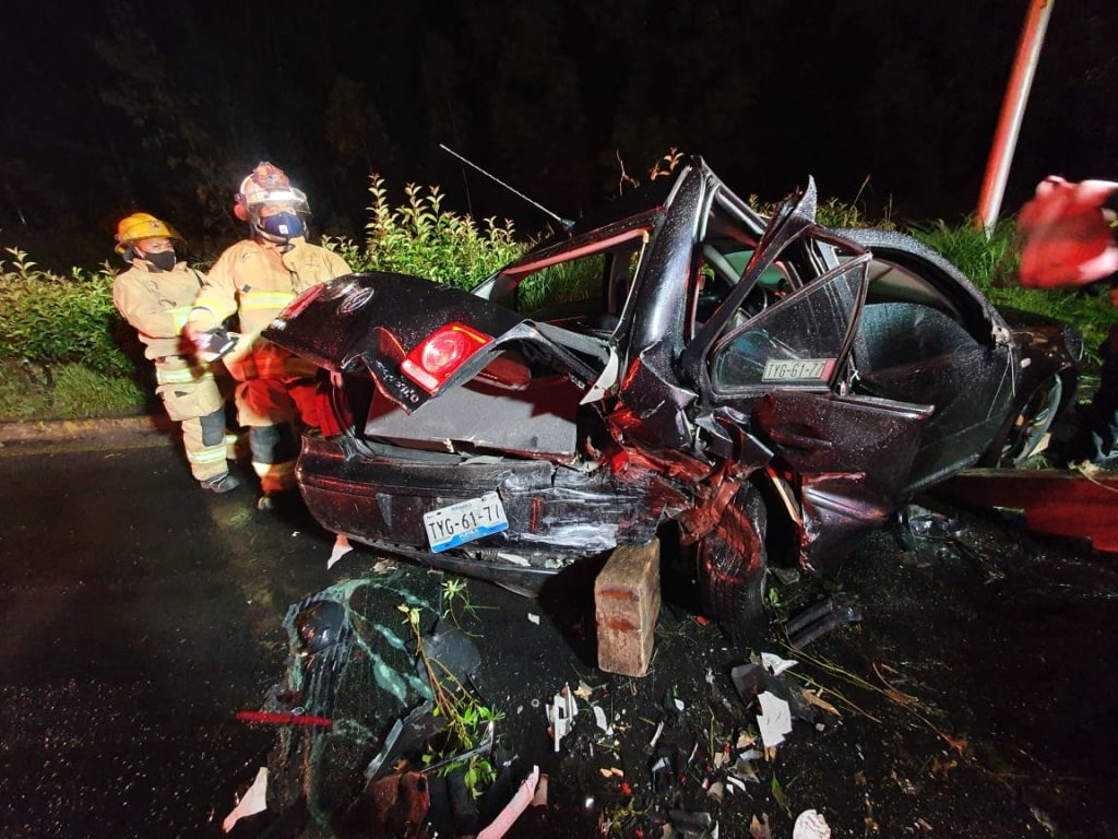 Una mujer muerta y su acompañante gravemente herido, saldo de fuerte accidente en el bulevar Vicente Suárez
