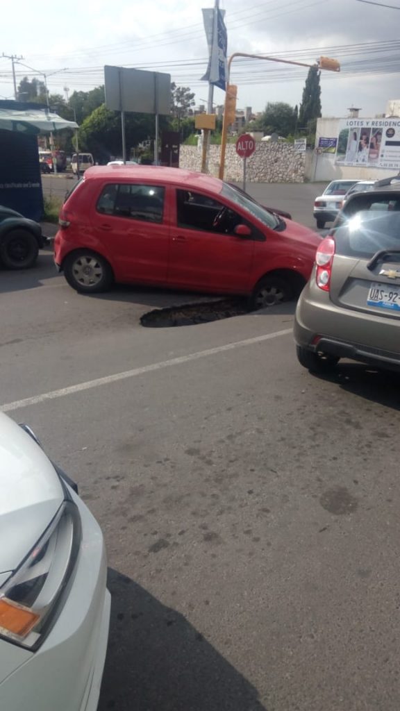 Se abre el pavimento en camino al Batán