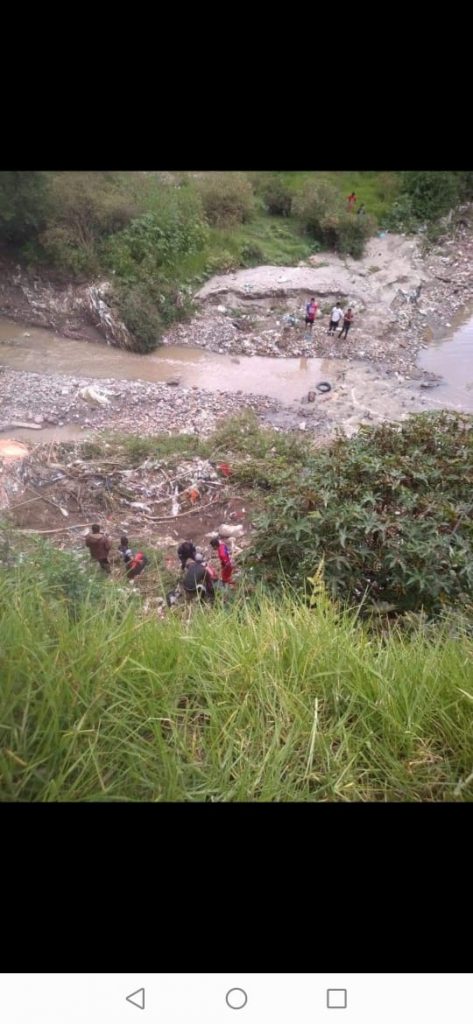 Por falta de ambulancia, ayuntamiento de Amozoc niega apoyo a hombre caído en una barranca