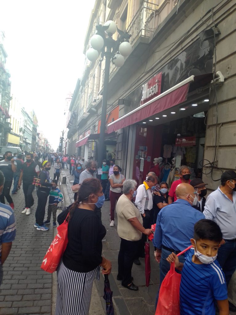 Se registran aglomeraciones para comprar billetes de la rifa del avión presidencial