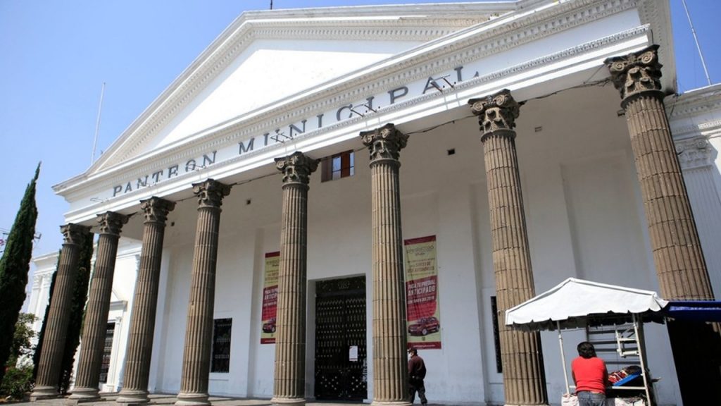 Continúa reapertura gradual responsable, abren panteones