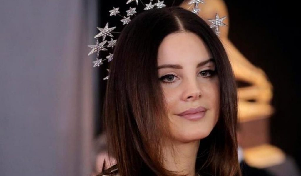 Está de vacaciones Lana del Rey en México y fans enloquecen