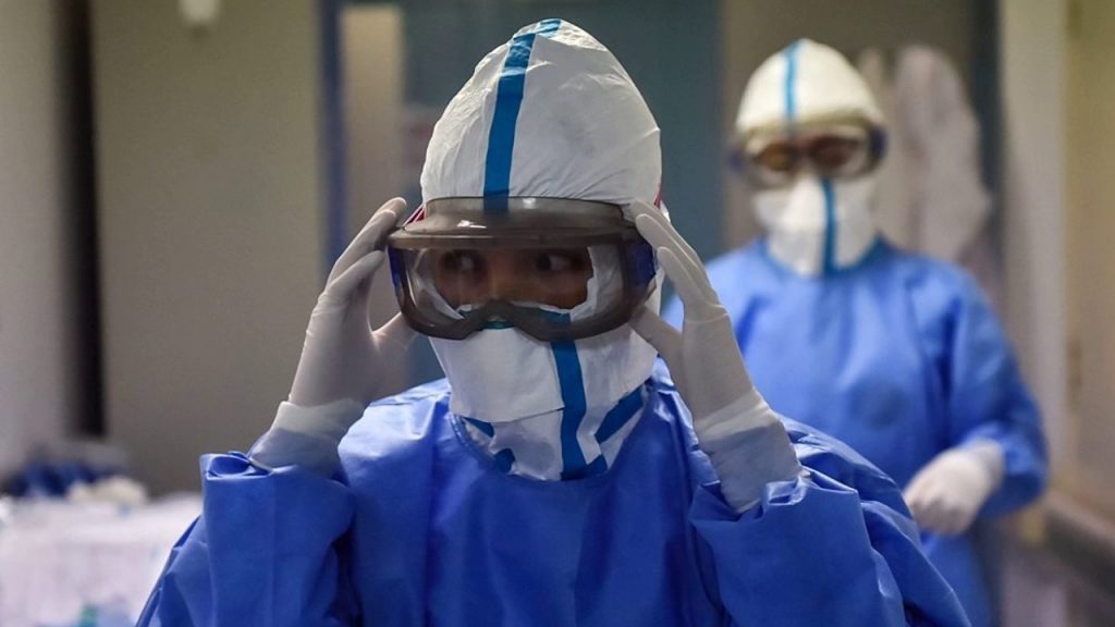 Uno de cada 7 enfermos de Covid19 es trabajador del sector Salud: OMS