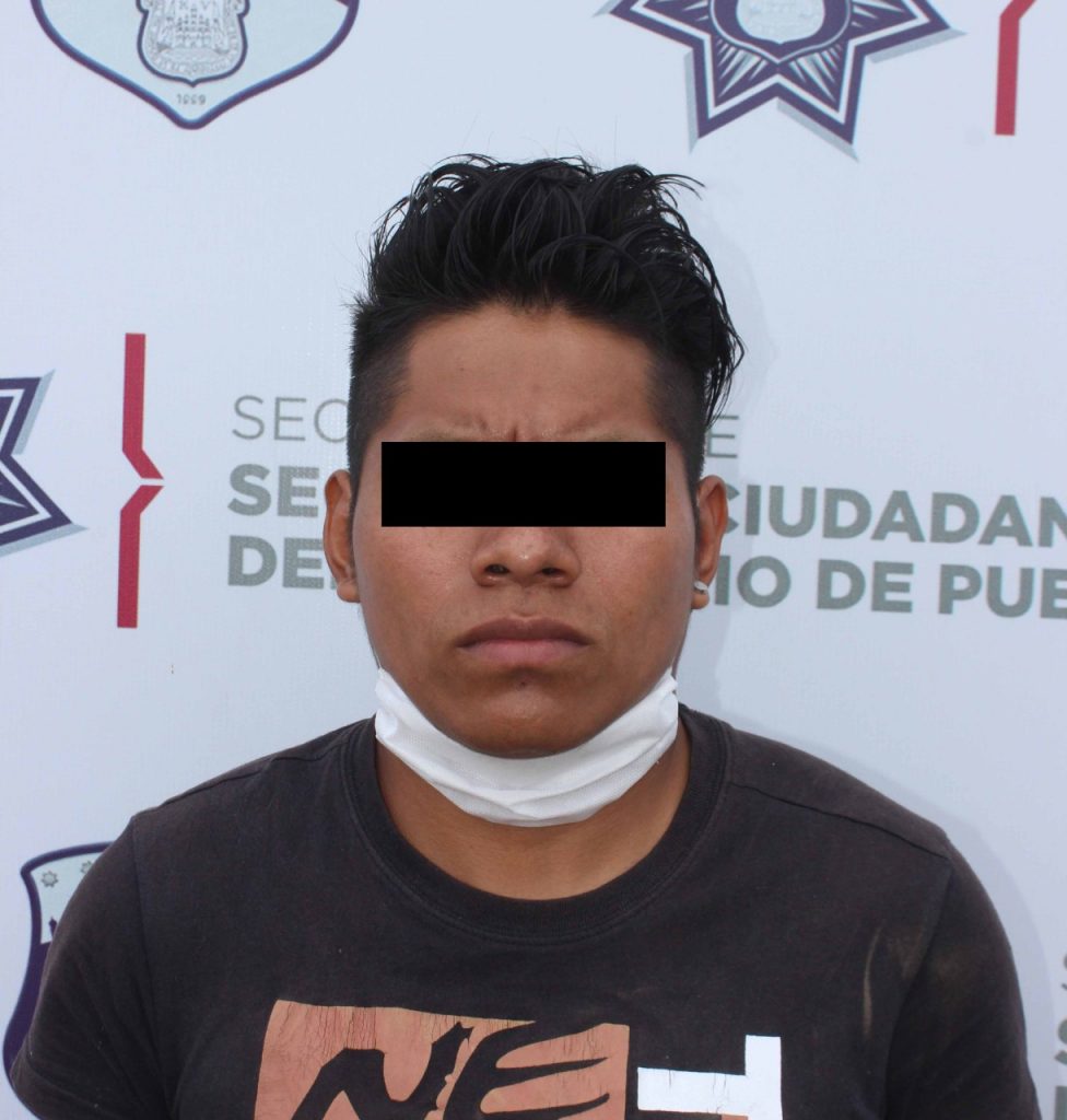Atrapó Policía Municipal de Puebla a dos hombres por robo a transeúnte en San Ramón cuarta sección.