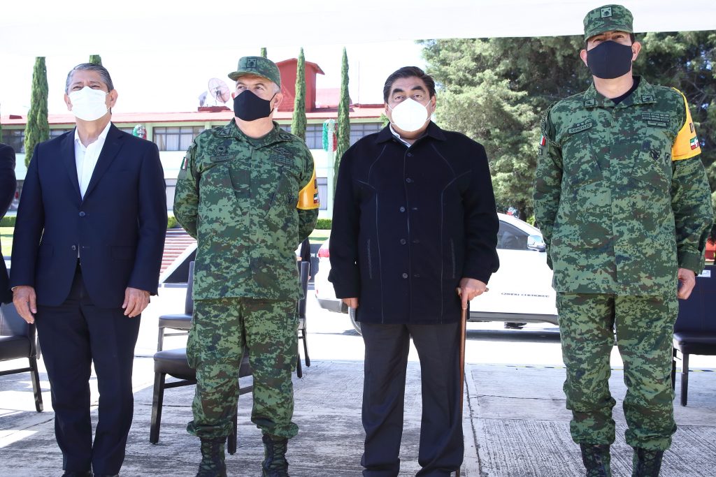 Restaurantes podrán extender horario de cierre el 15 de septiembre, anuncia Barbosa Huerta.