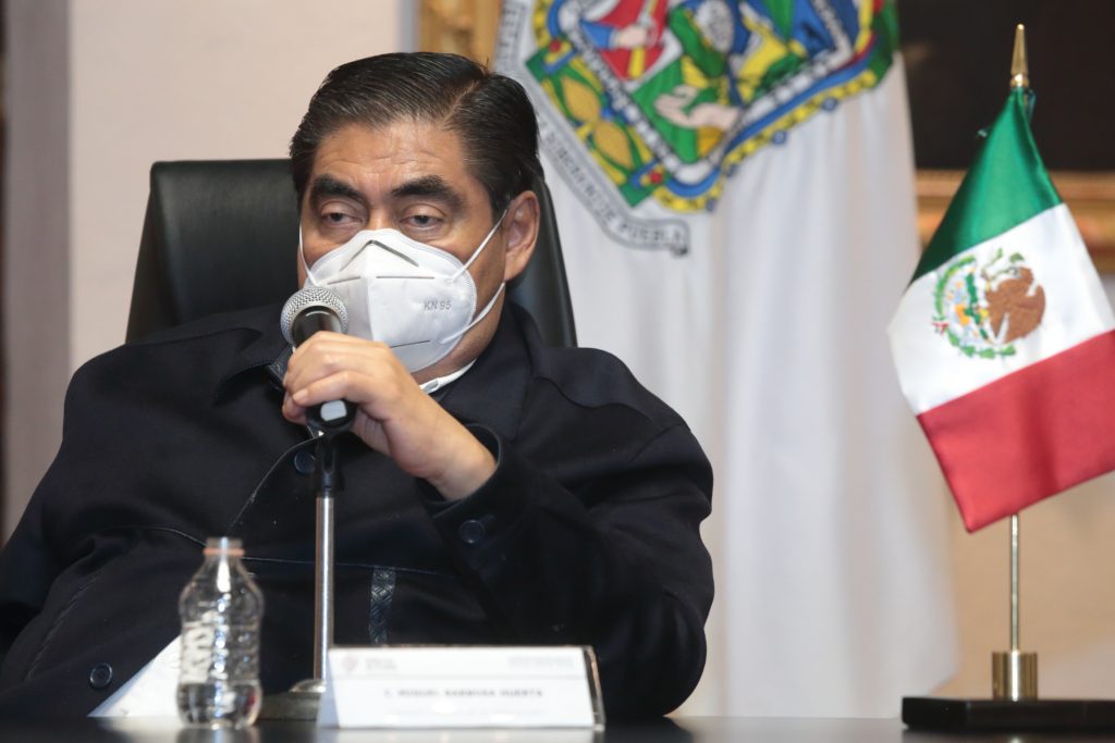 Celebra Gobernador Barbosa que la VW producirá si nueva camioneta en Puebla.