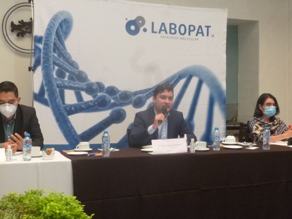 Laboratorio privado anuncia pruebas desde los propios autos para detectar el COVID- 19
