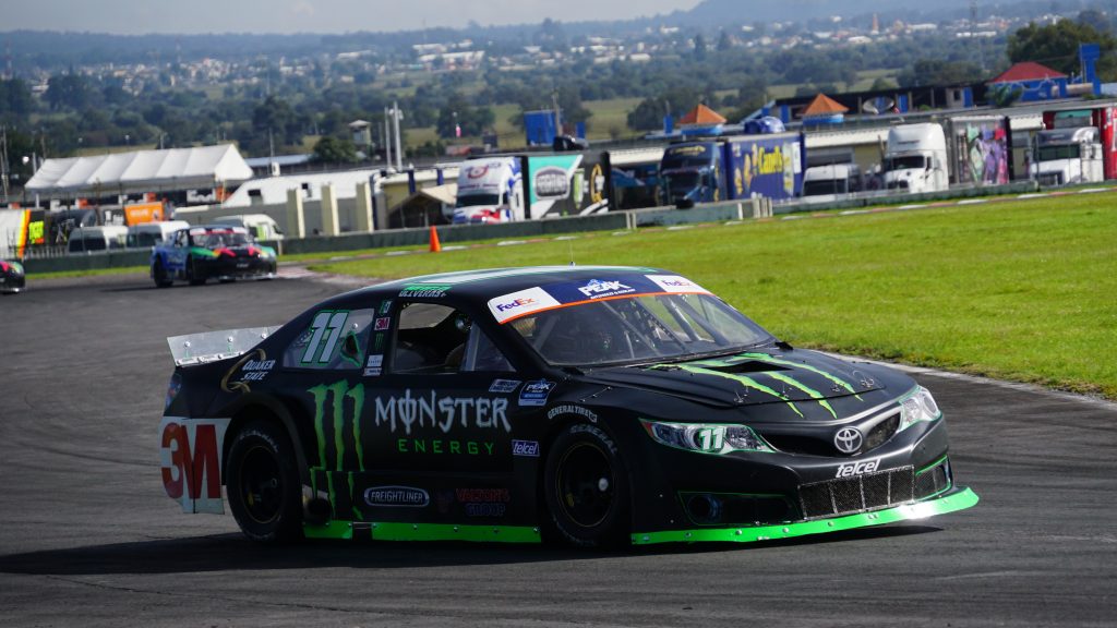 Pardo, Oliveras, Tovar, Vecchi y Pérez de Lara cierran jornada doble de Nascar Peak México Series en Puebla