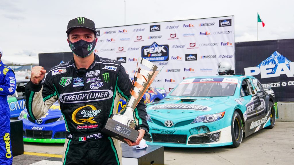 Santiago Tovar gana el tercer lugar, mientras que Pardo y Oliveras cierran en las posiciones 4 y 6 respectivamente en Nascar Peak México Series