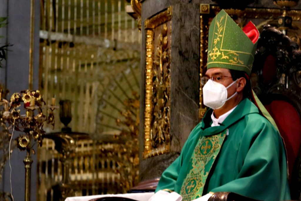 Felipe Pozos se despide de los poblanos y pide oraciones por el personal médico