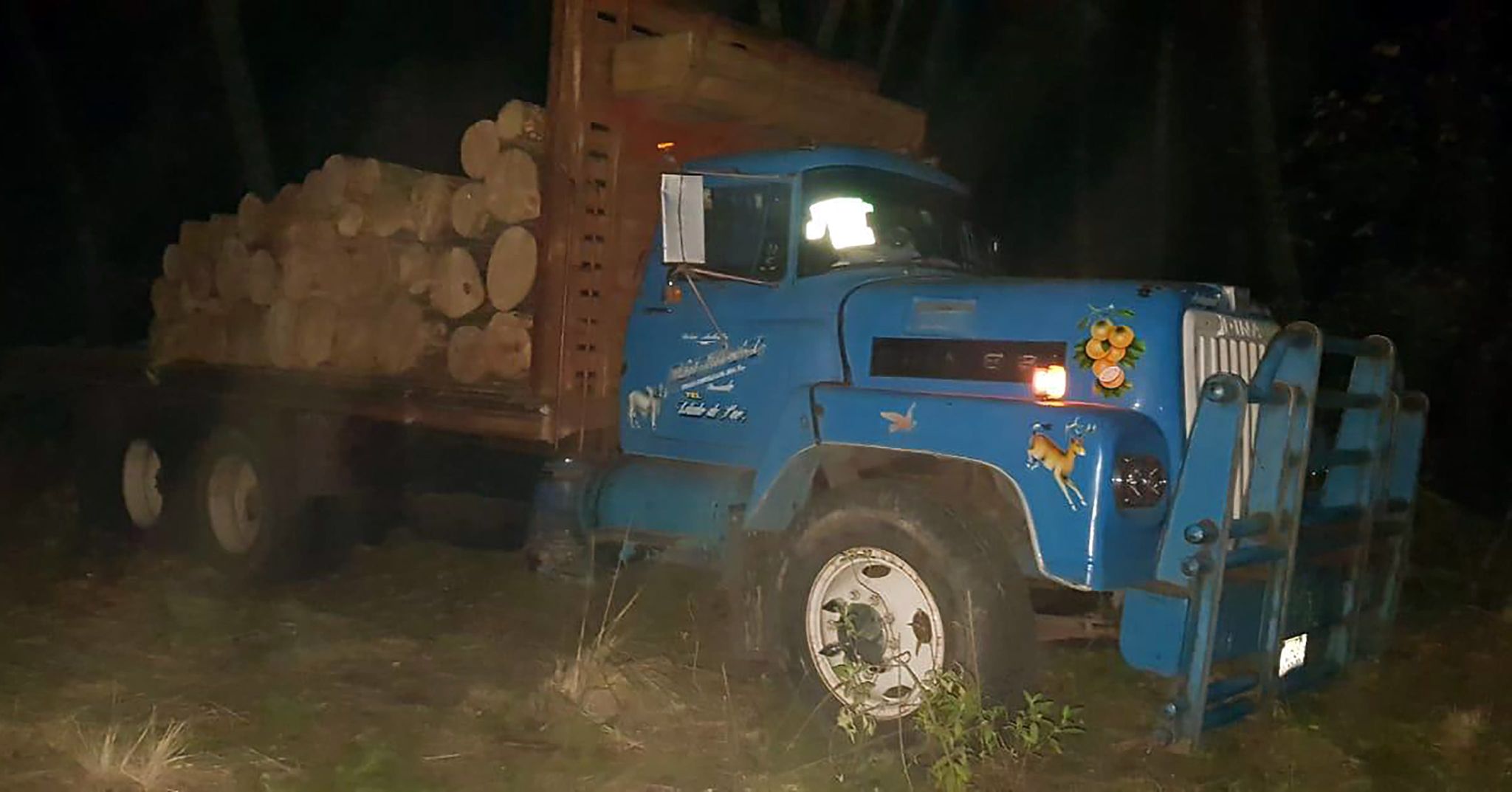 La SSC asegura dos vehículos con material forestal en Chiautempan