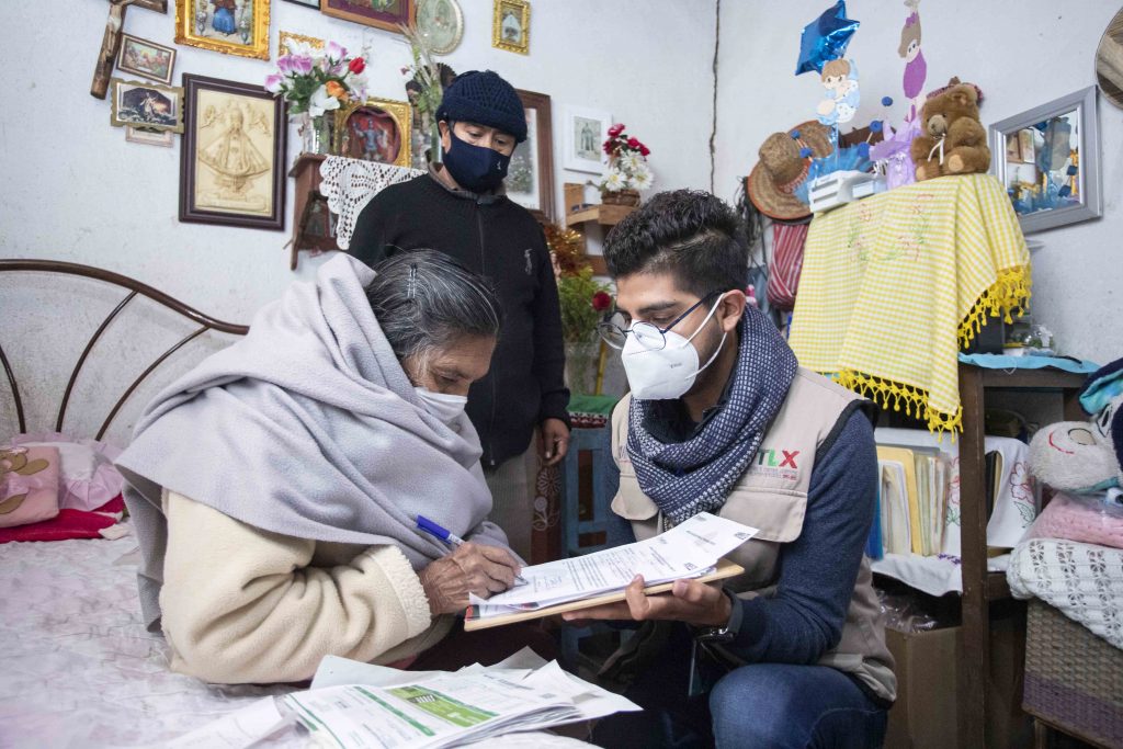 Inicia programa “Supérate” entrega de seguros de vida y vivienda