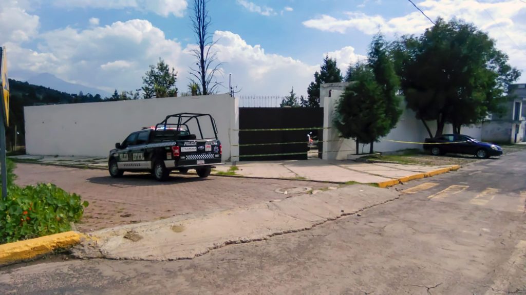 La SSC asegura en Apizaco un inmueble con vehículos robados