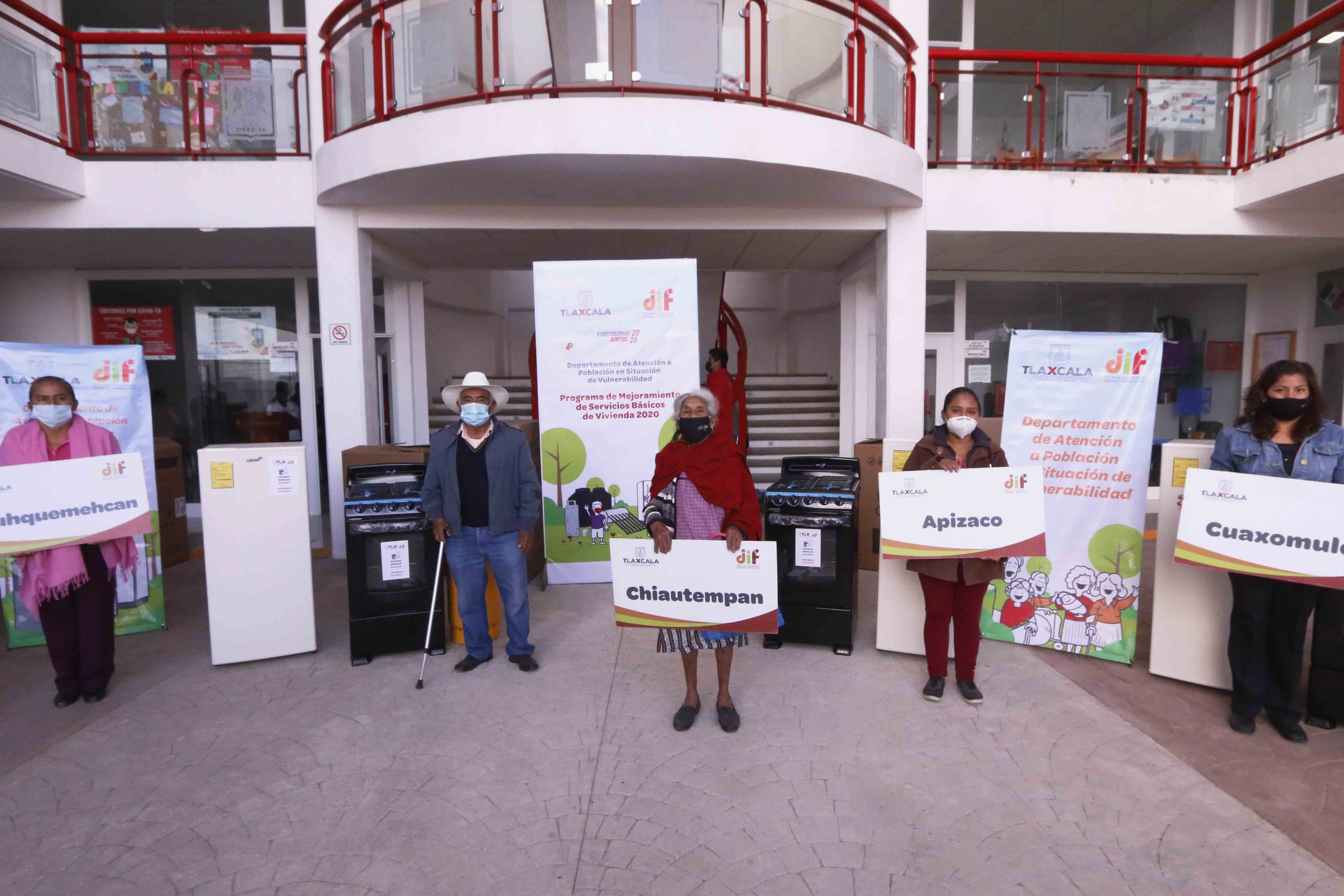 Entrega DIF estatal 100 equipamientos de cocinas rurales a familias vulnerables.