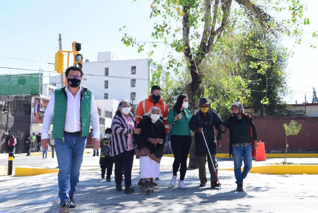 Ocho mil personas cruzarán de forma segura el bulevar Esteban de Antuñano con nuevo paso a nivel de banqueta