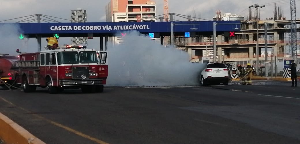 Atiende Protección Civil de San Andrés Cholula incendio de vehículo en vía Atlixcayotl