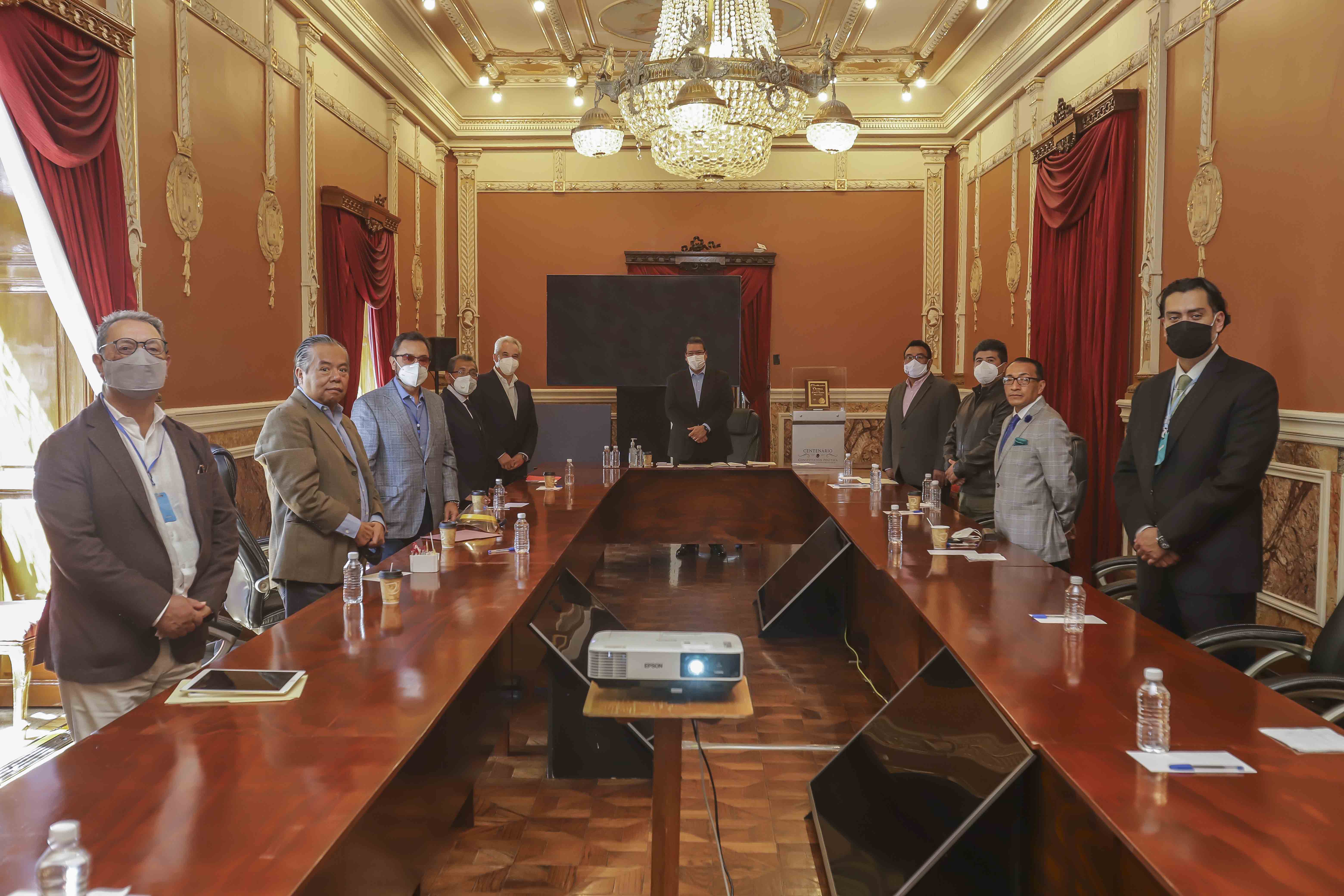Marco Mena se reúne con dirigentes de partidos políticos 
