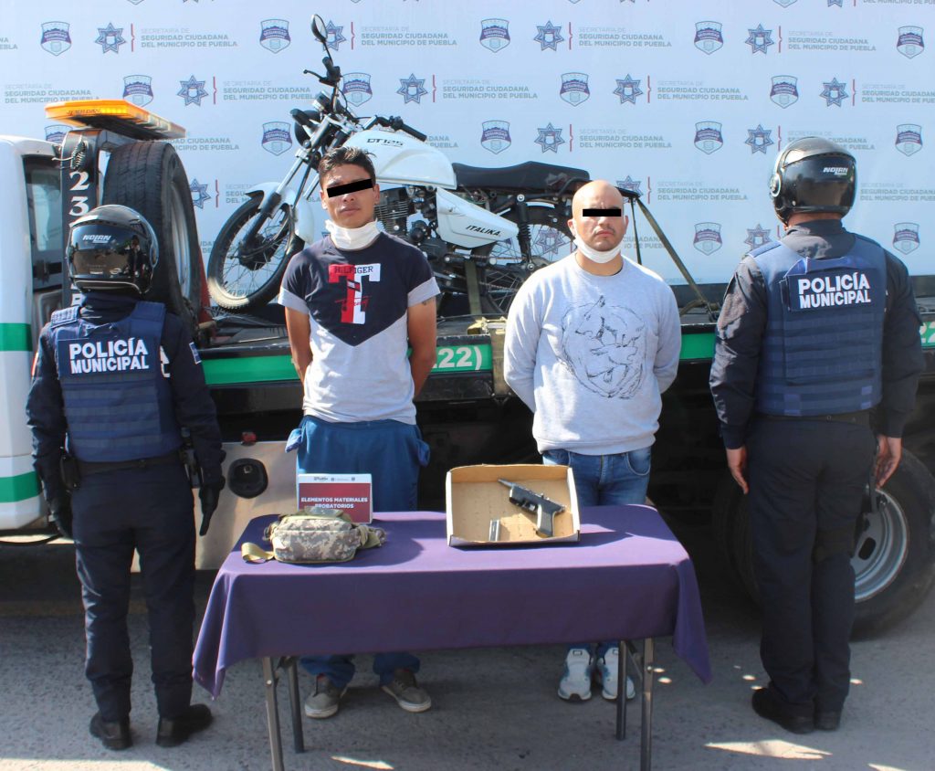 Detuvo Policía Municipal de Puebla a dos hombres por portación ilegal de arma de fuego