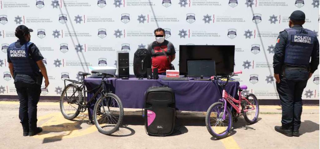 Exitosamente detuvo Policía Municipal de Puebla a hombre por robo a casa habitación.