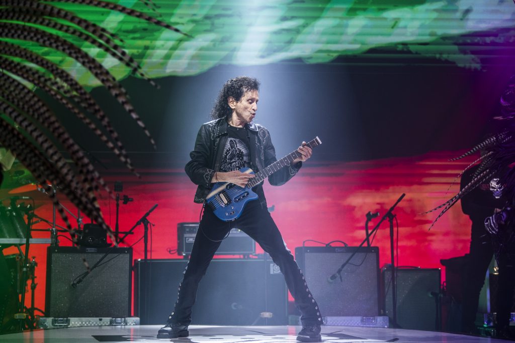 Todo un éxito el primer toquin virtual de Alex Lora y El TRI