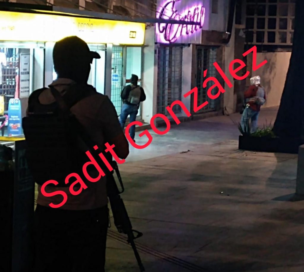 Fiscalía catea domicilio en la Avenida Juárez, hay un detenido