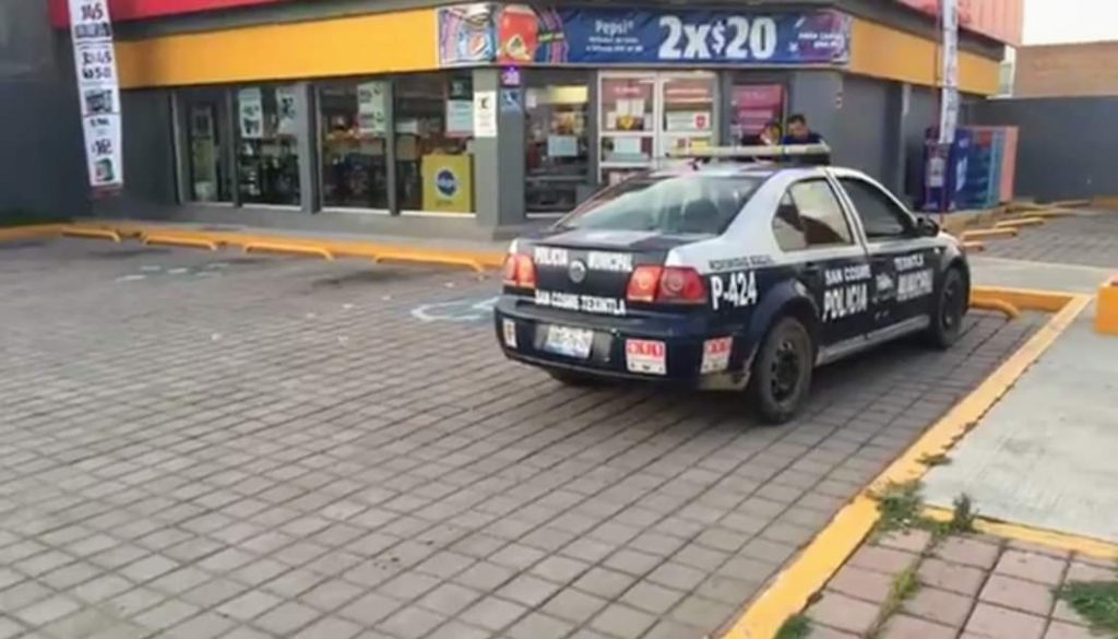 Asaltan Oxxo de la 17 poniente en San Pedro Cholula