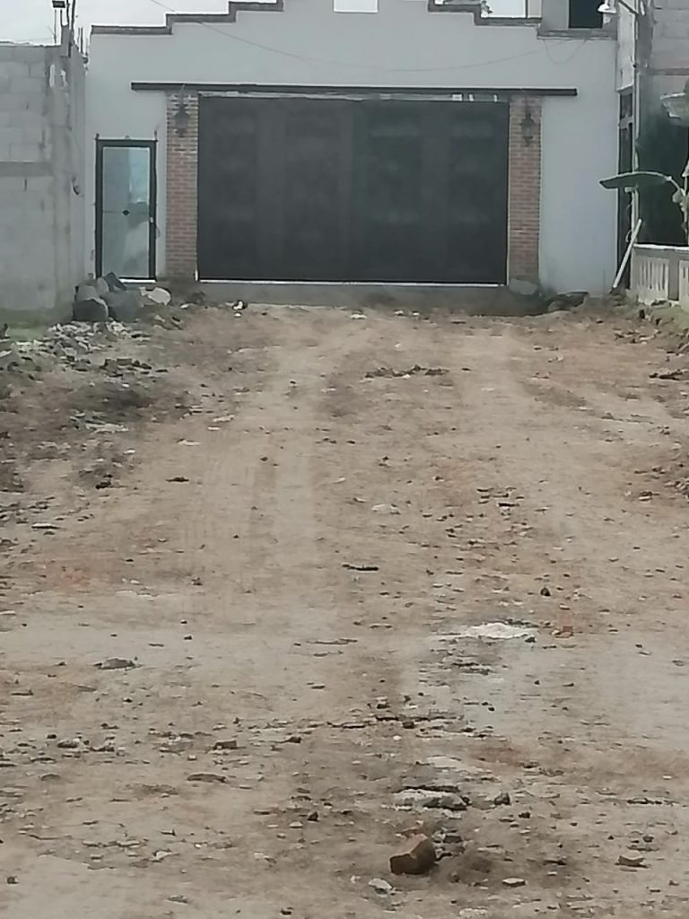 En Amozoc, edil Mario de la Rosa abandona calles para pavimentar acceso a su finca