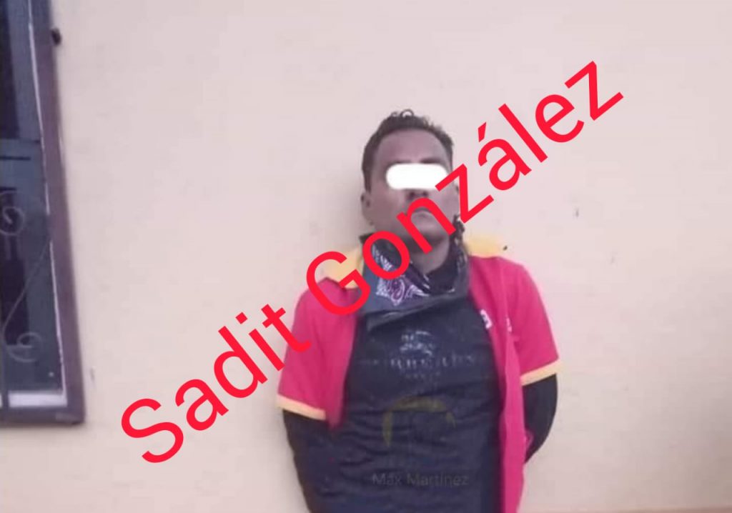 Video Desde Puebla: Policías estatales y Guardia Nacional liberan a rehenes en el Oxxo de El Seco