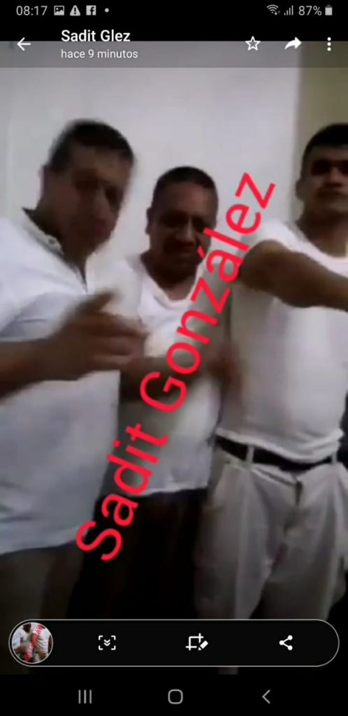 Video desde Puebla: En Huejotzingo, Angélica Alvarado despide a custodios del Cereso que exhibieron fiesta de internos