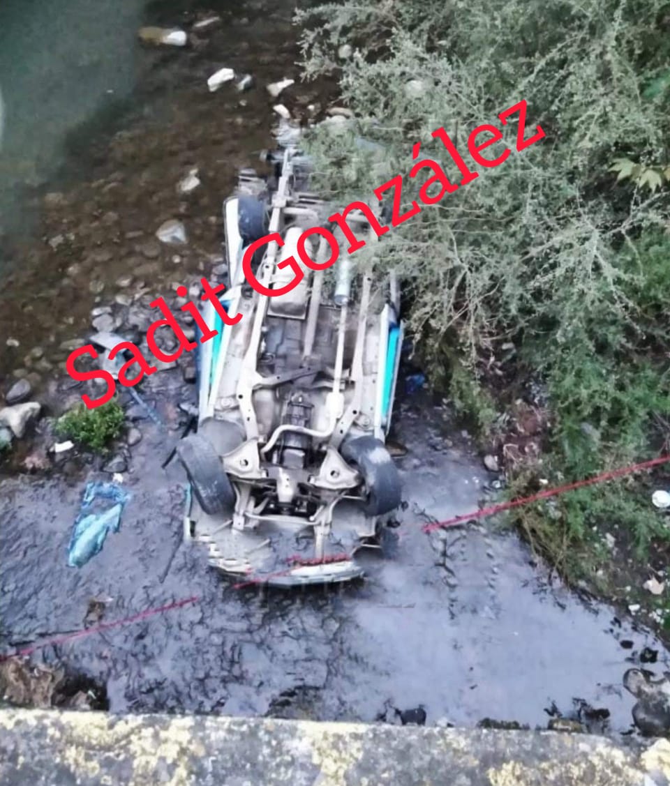 Conductor muere prensado en la carretera Chignahuapan-Tetela
