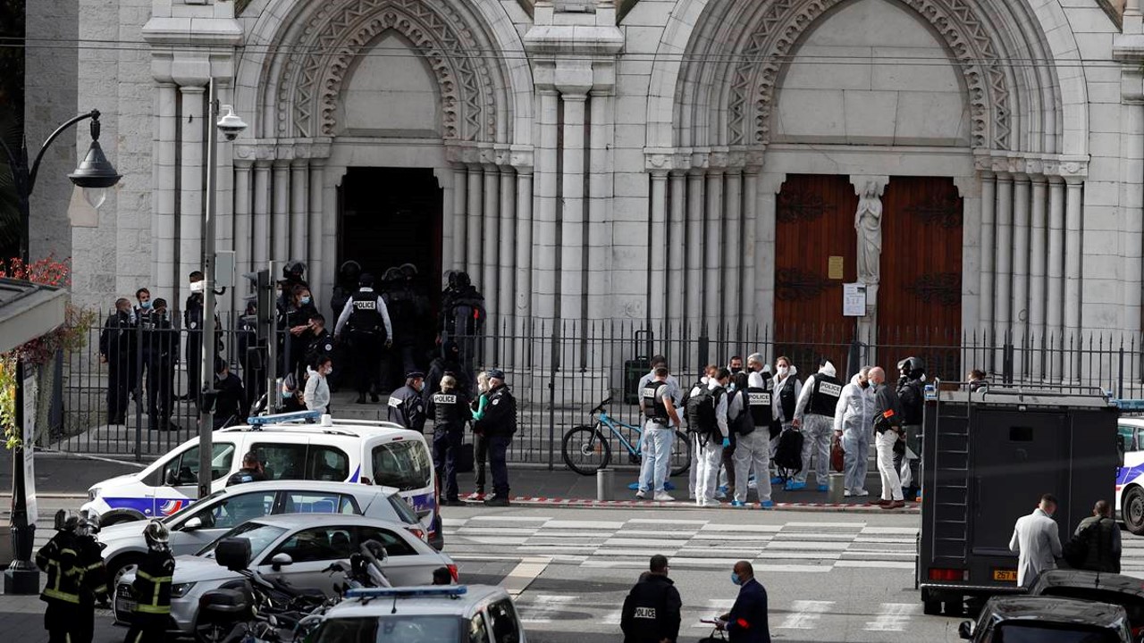 Atentado terrorista en Francia deja tres personas muertas; una víctima fue decapitada