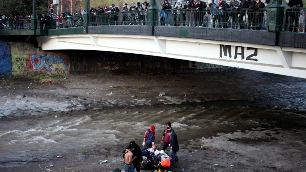 La Oficina de Derechos Humanos en Chile pide investigar la actuación policial en la caída de un joven al río Mapocho