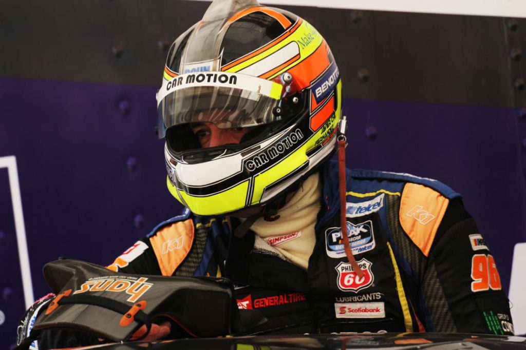 Javier “Che” Fernández administró su auto en el autódromo de Querétaro