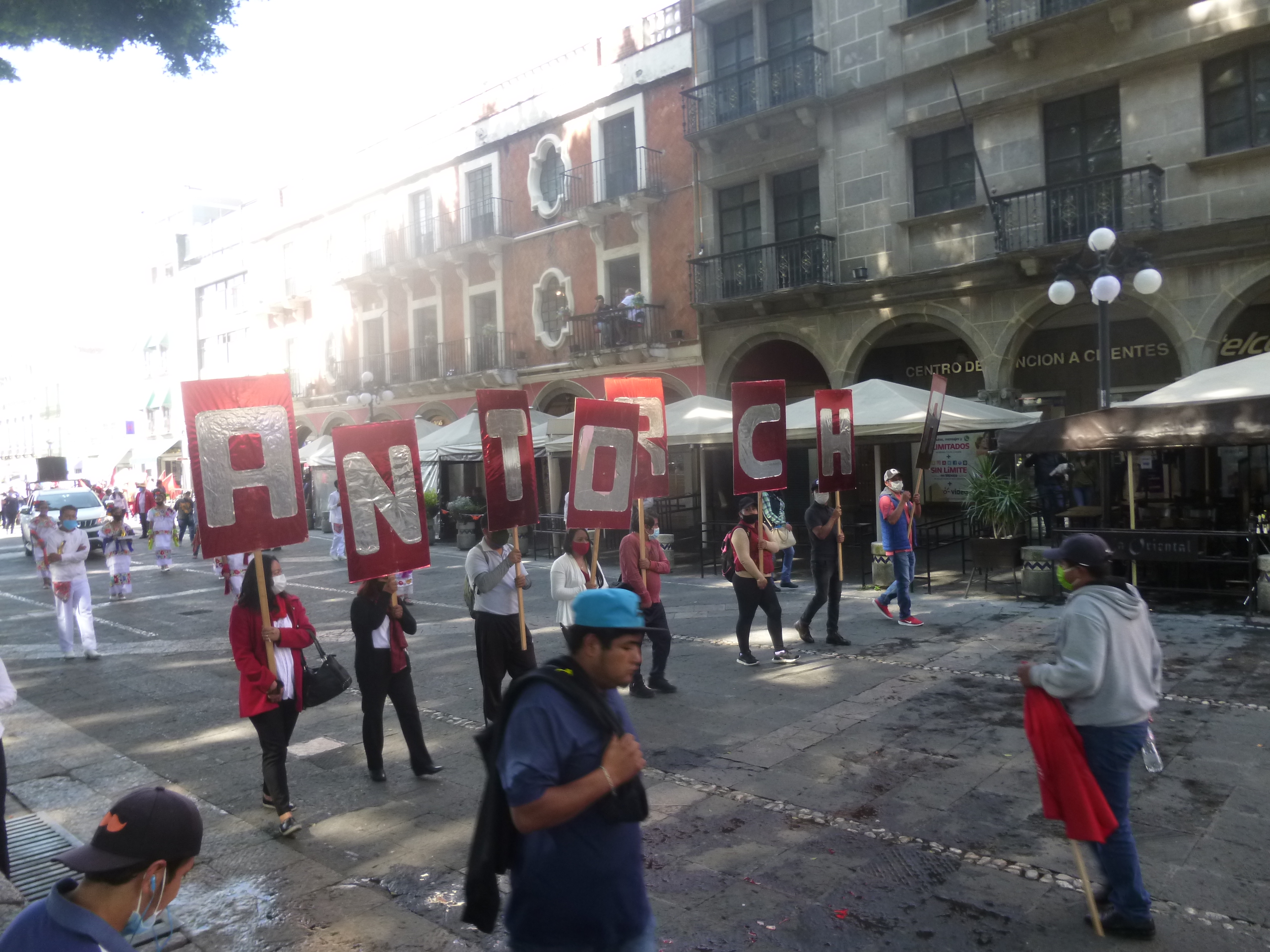 Los gobiernos de Morena se olvidan de los pobres, afirman antorchistas en su manifestación