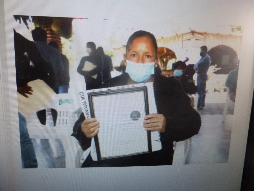 SDR entregó certificados de inocuidad a productores acuícolas de Xochiapulco